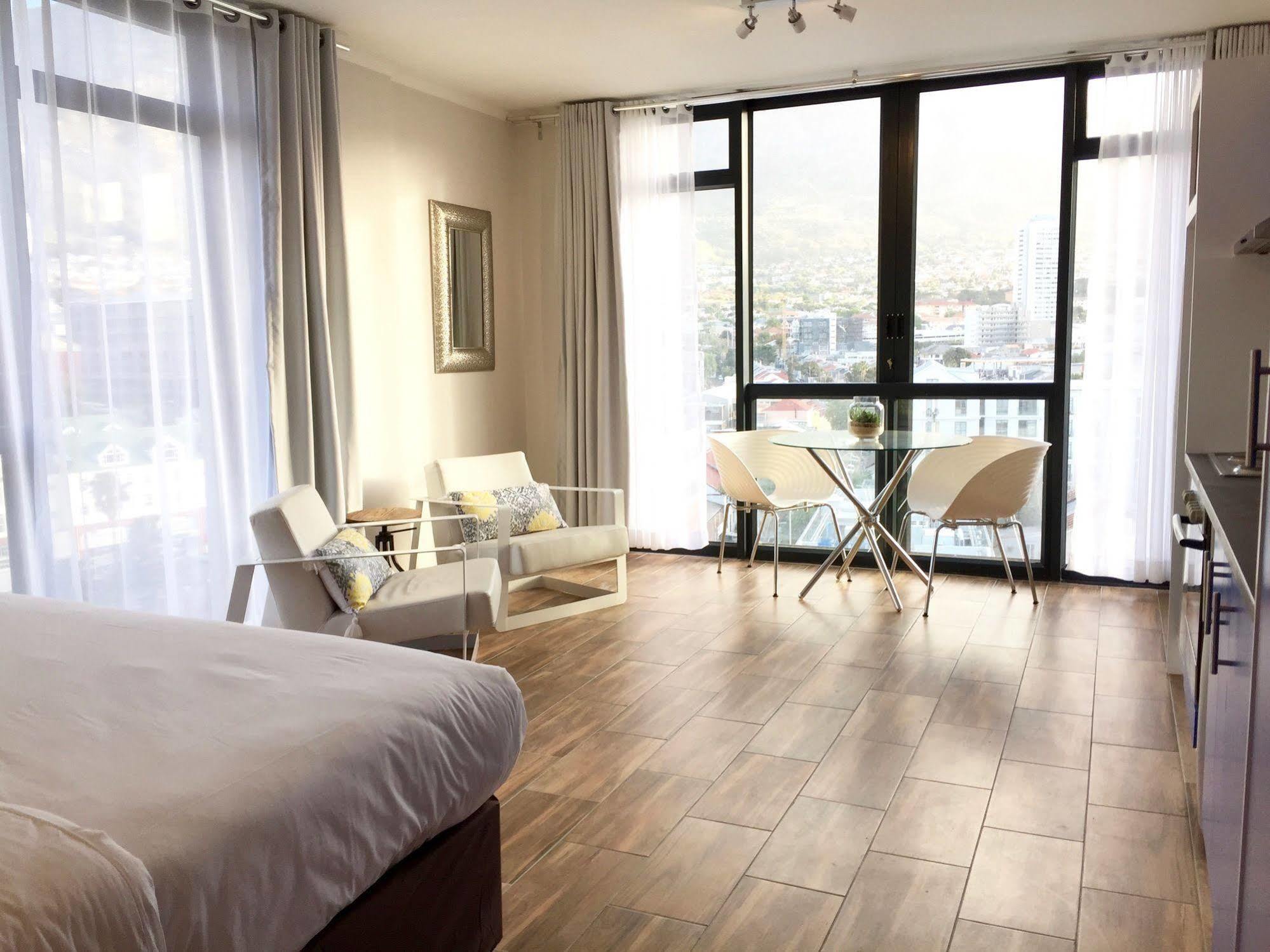 Urban Oasis At The Four Seasons Appartement Kaapstad Buitenkant foto