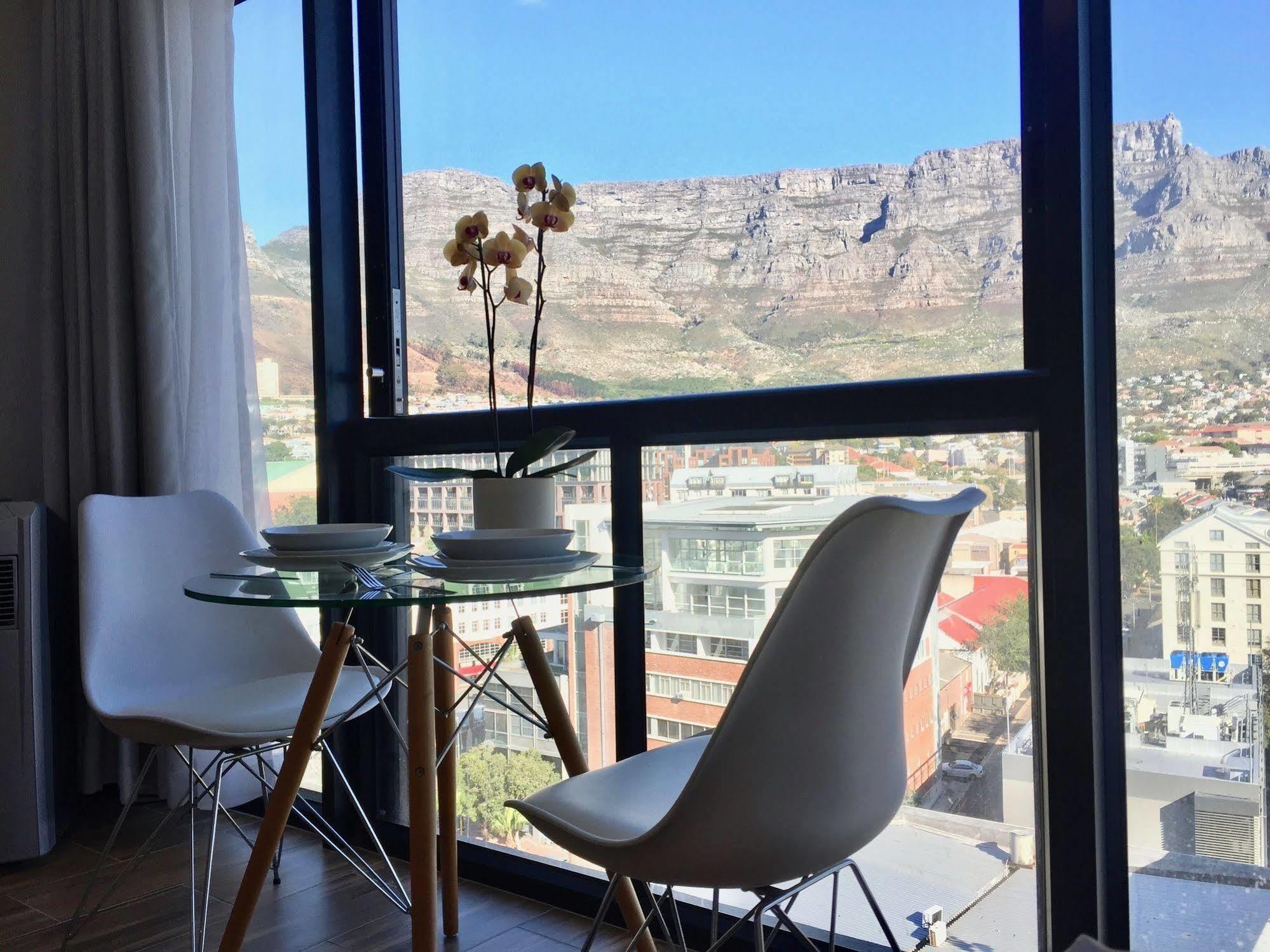 Urban Oasis At The Four Seasons Appartement Kaapstad Buitenkant foto